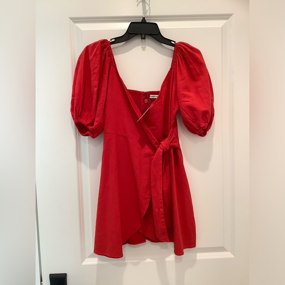 Abercrombie & Fitch Dresses & Skirts - Abercrombie Puff Sleeve Wrap Mini Dress
